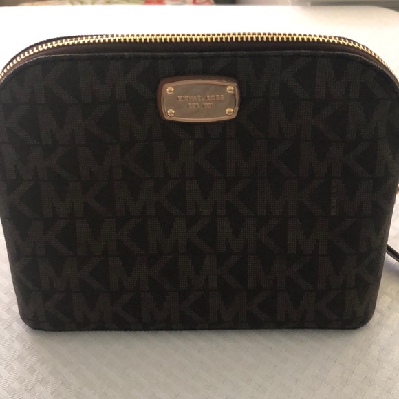 Michael Kors Handbags - Michael Kors logo crossbody